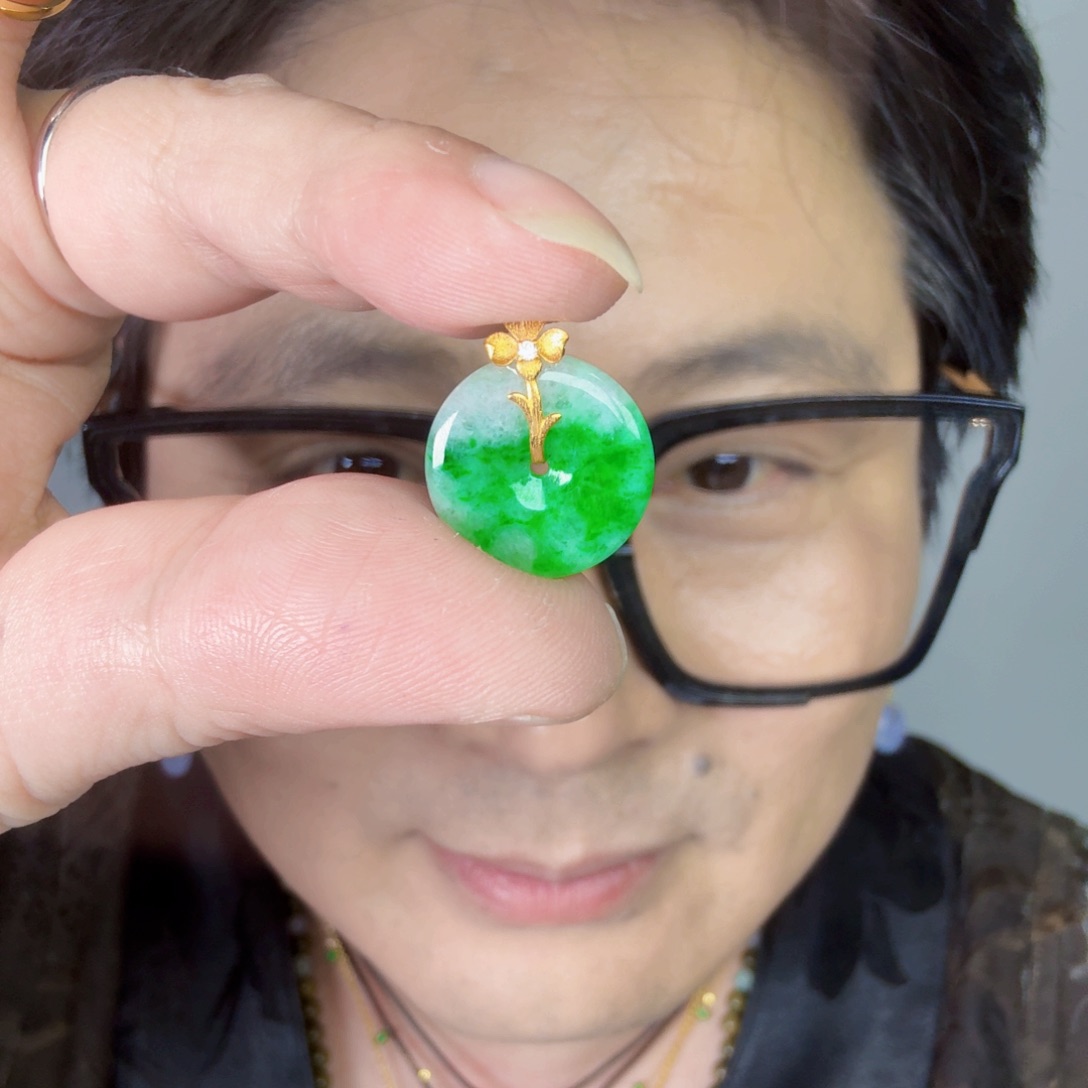 翡翠18K金镶嵌颈饰一件