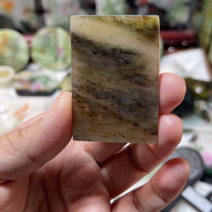 独山玉未镶嵌颈饰