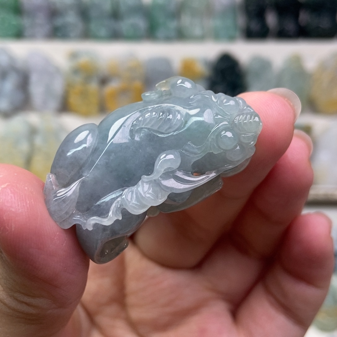 翡翠吊坠(赠链)未镶嵌