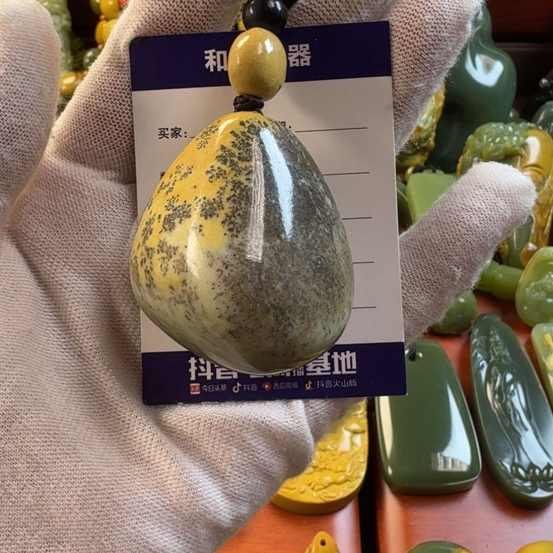 岫岩河磨玉（透闪石质玉）颈饰未镶嵌