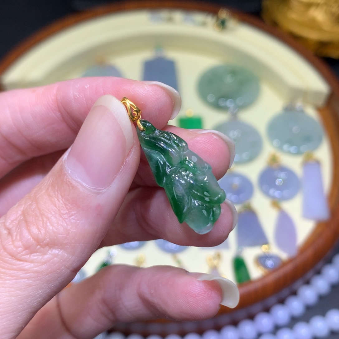 翡翠吊坠(不含链)18K金镶嵌