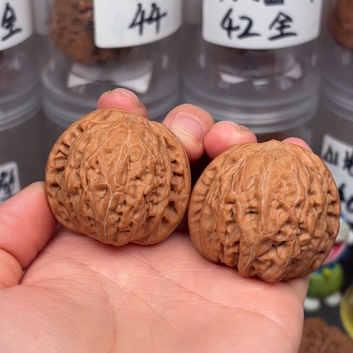 阿****桃核吊坠40铁锤妹妹