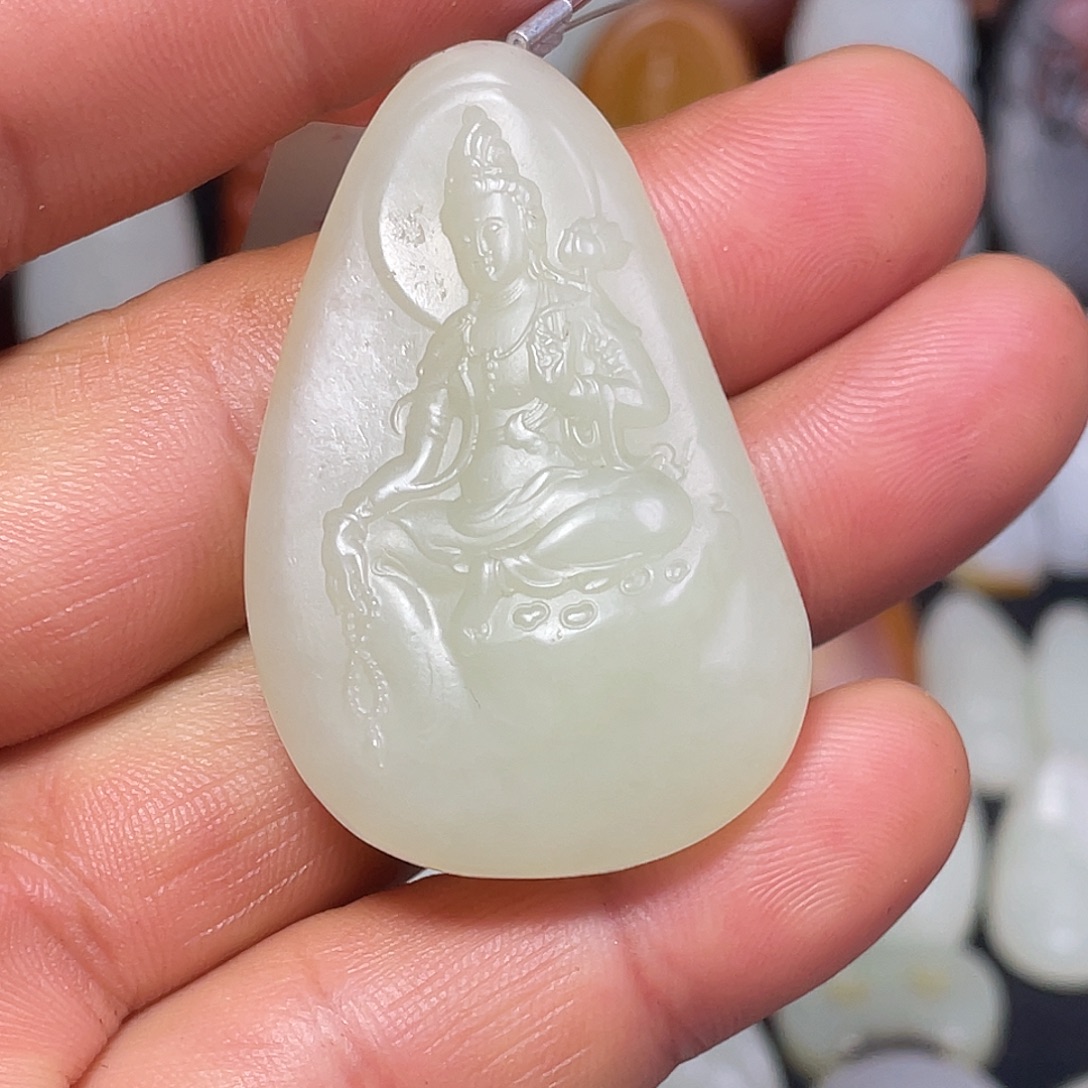 家****和田玉未镶嵌颈饰吊坠