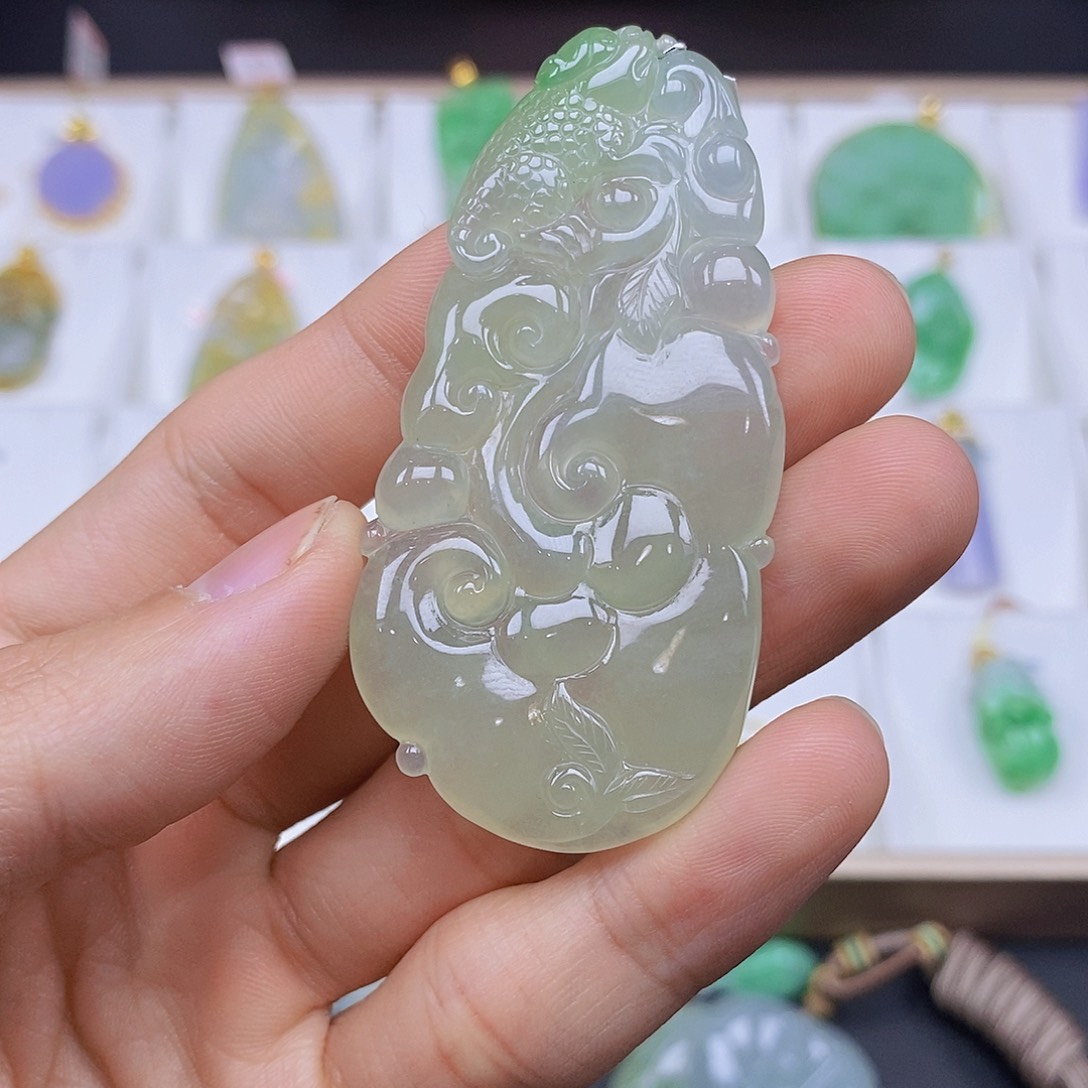 翡翠颈饰未镶嵌翡翠