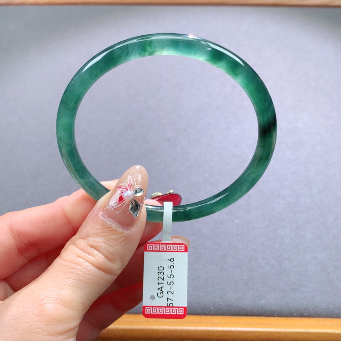 翡翠手镯未镶嵌天然翡翠手镯