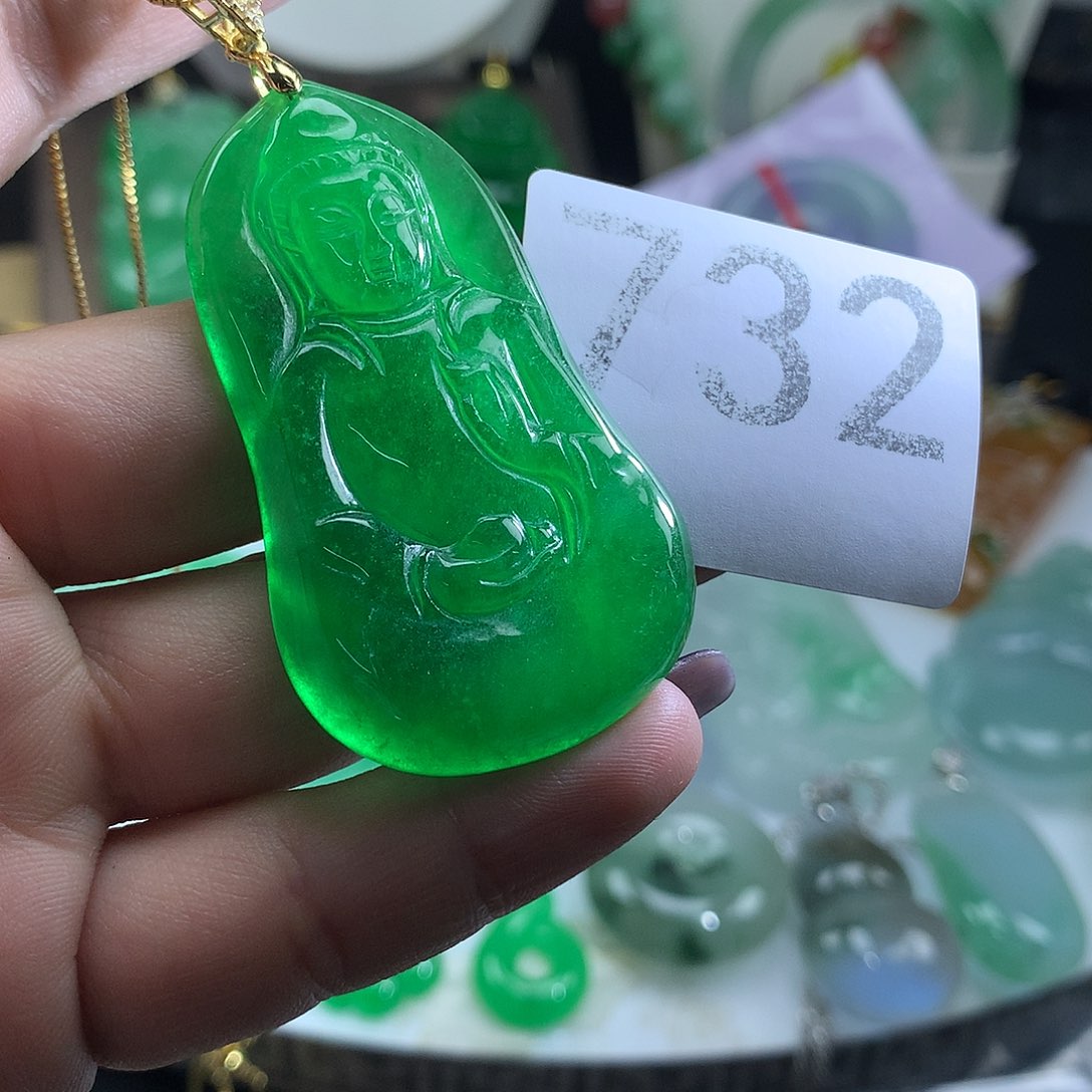 翡翠未镶嵌吊坠(赠链)