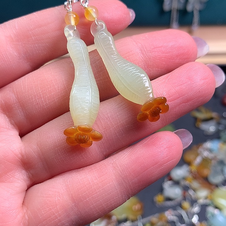 未镶嵌蛇纹石玉耳饰