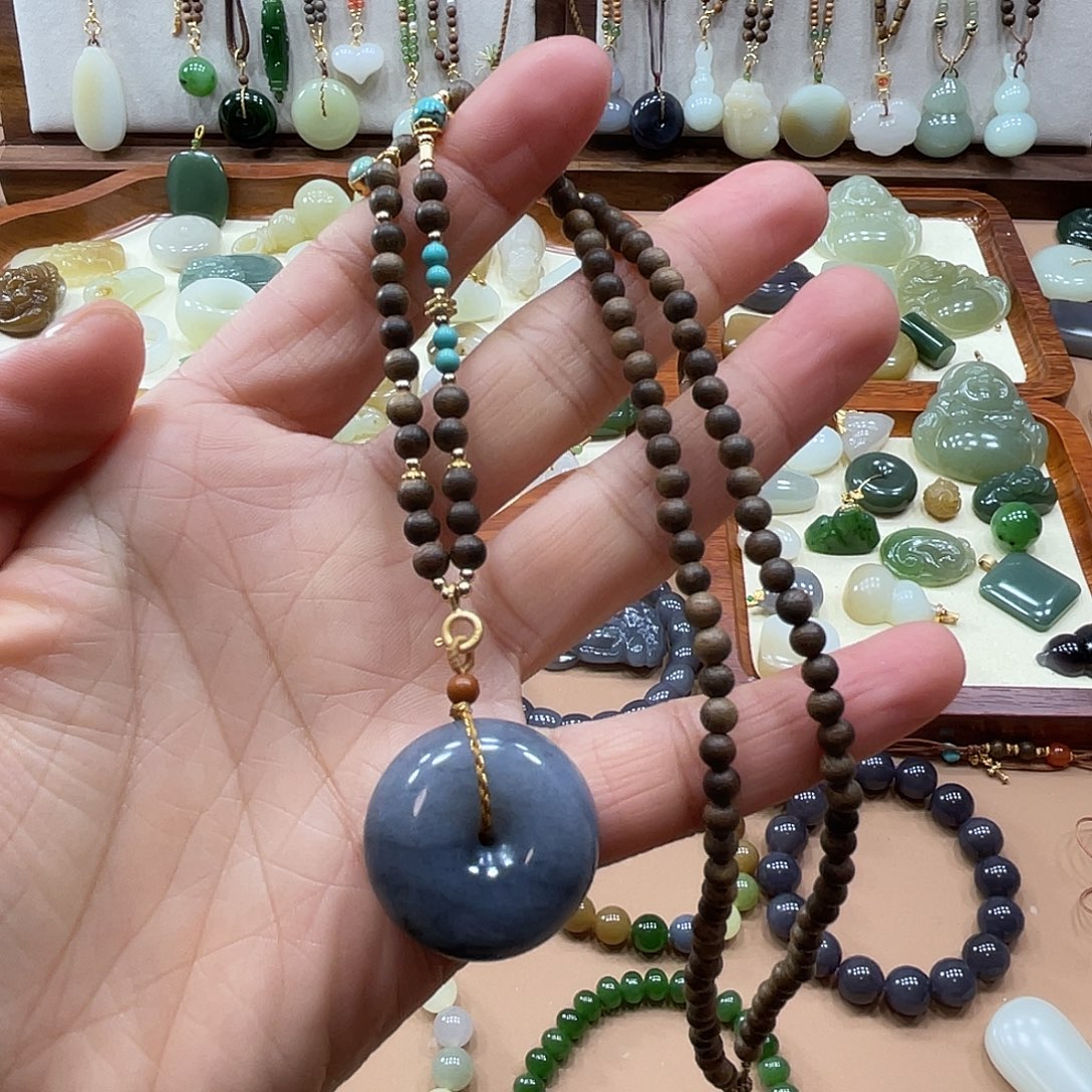 和田玉未镶嵌颈饰