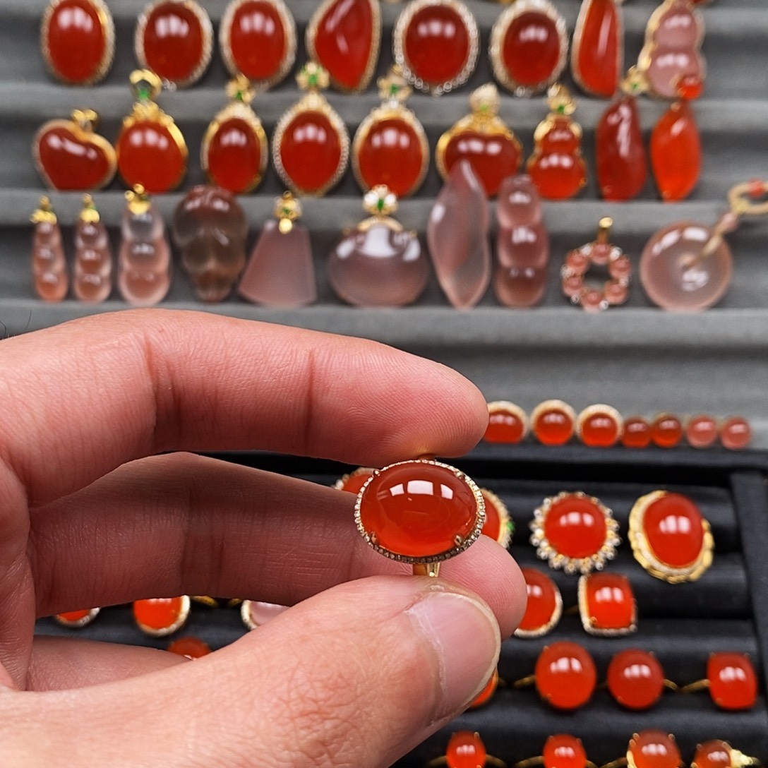 露***O南红玛瑙18K金镶嵌戒指