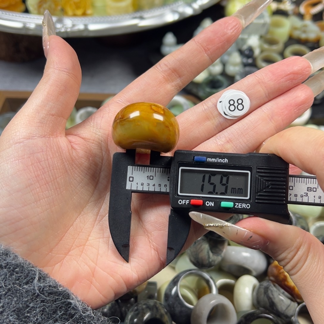 蛇纹石玉未镶嵌戒指