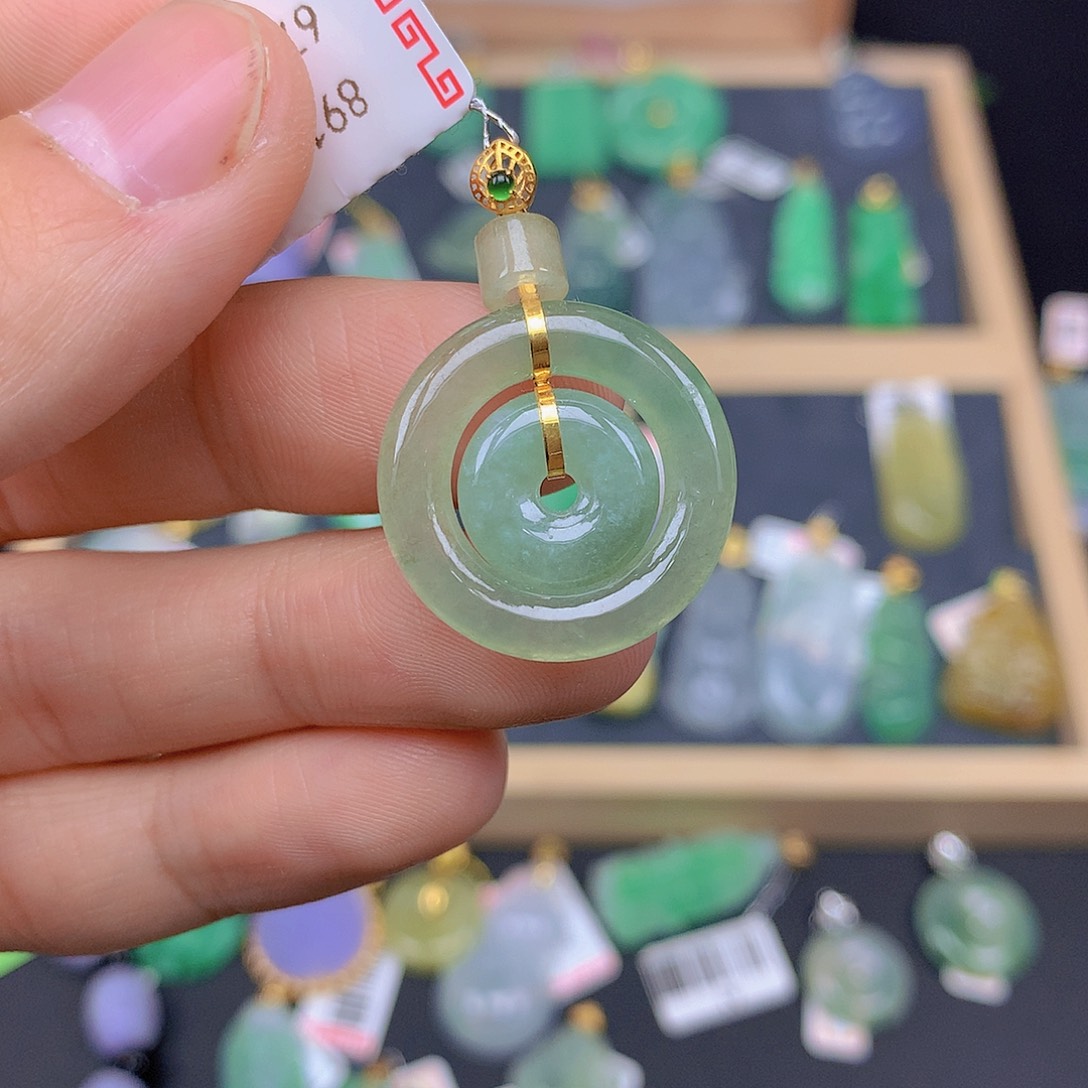 翡翠颈饰18K金镶嵌翡翠