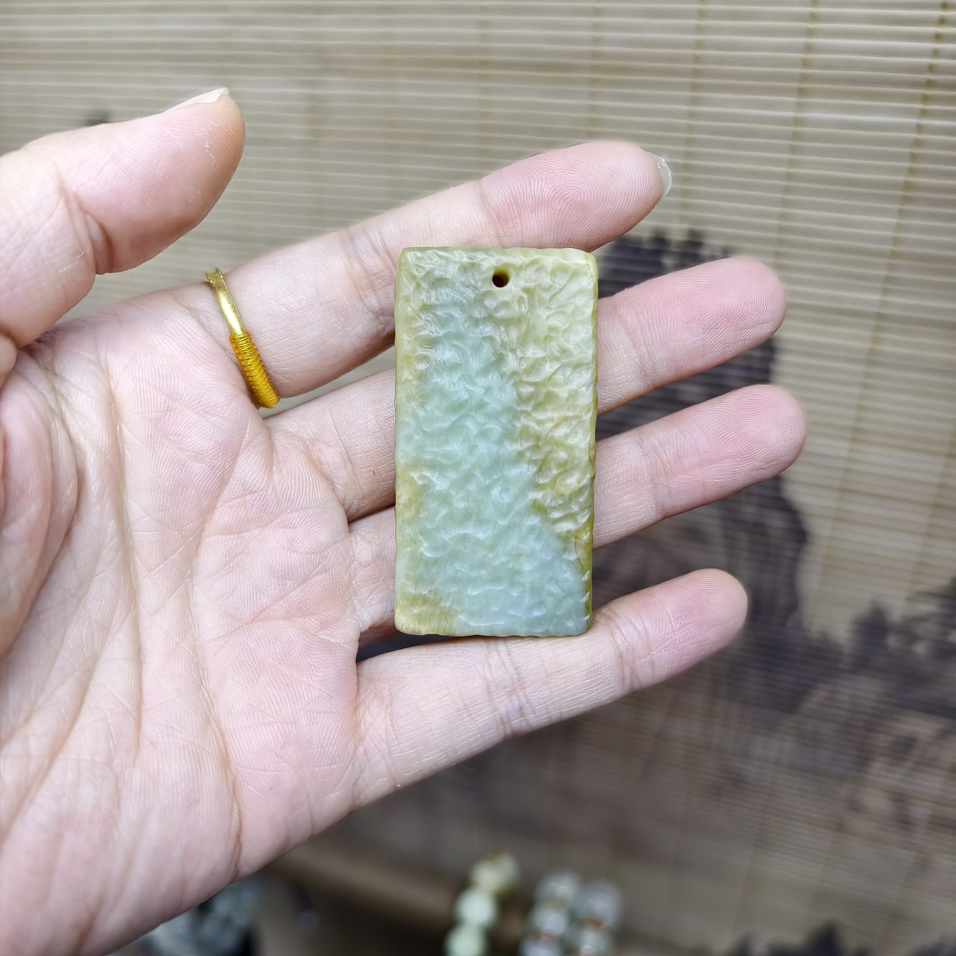 纯天然岫玉手工雕刻复古锤纹黄蓝肉花玉无事牌