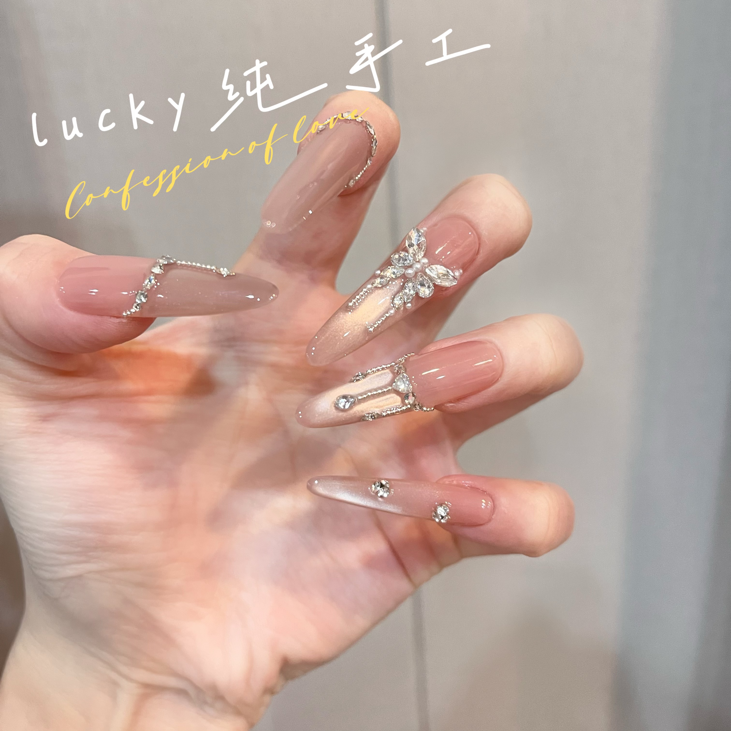 【千娇百媚】高级感渐变猫眼显白爆闪氛围贴片穿戴甲精致手工美甲