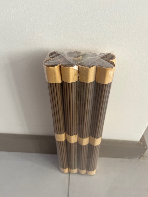 拍3发4包纯无烟松柏莲花香28厘米长，一把37支，8把一包。室内家用