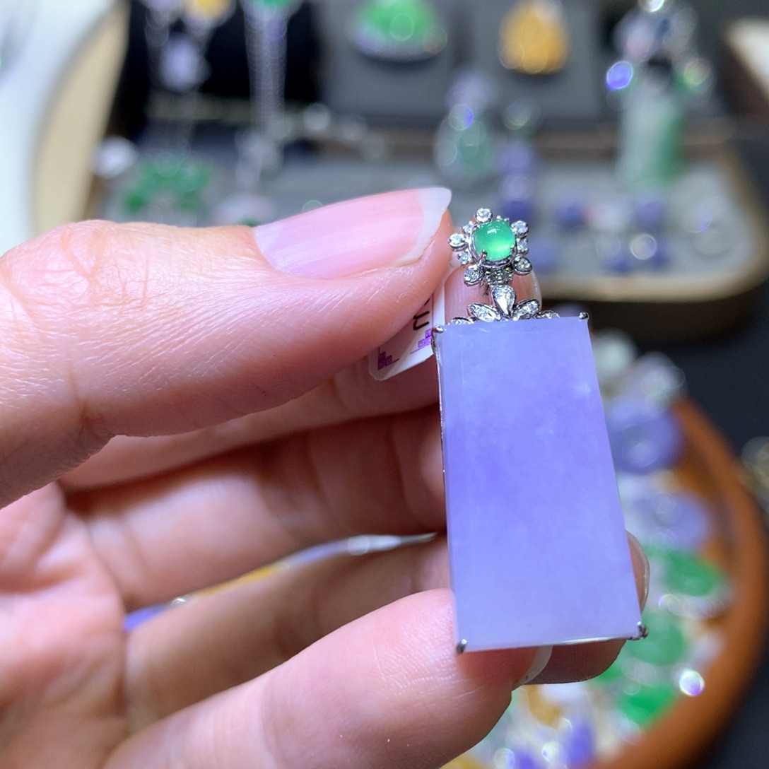 【闪购商品】翡翠颈饰18K金镶嵌翡翠吊坠项链