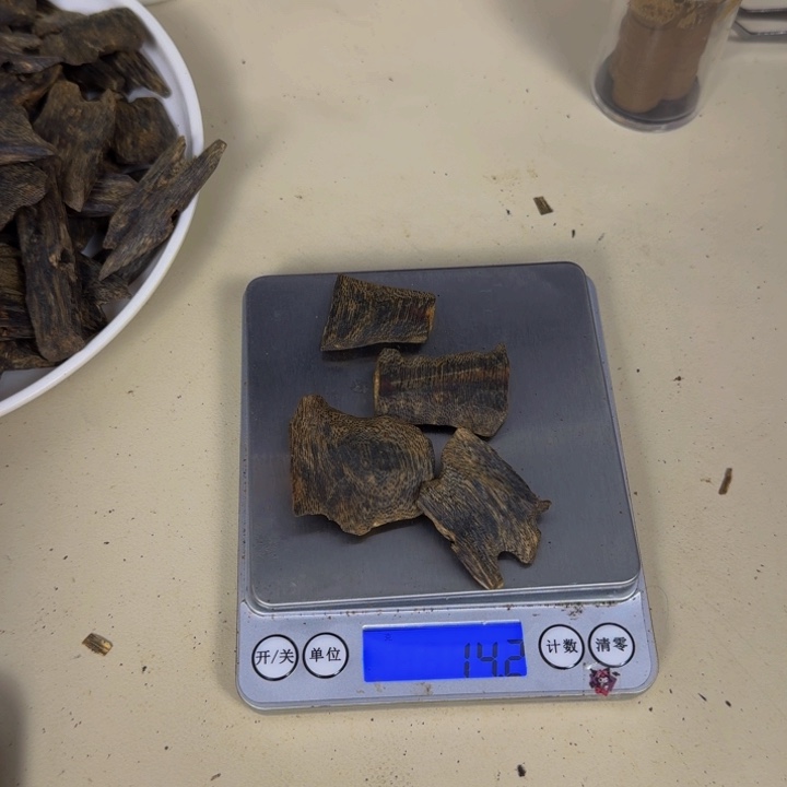 带***瑰沉香碎屑沉香高油块料14克