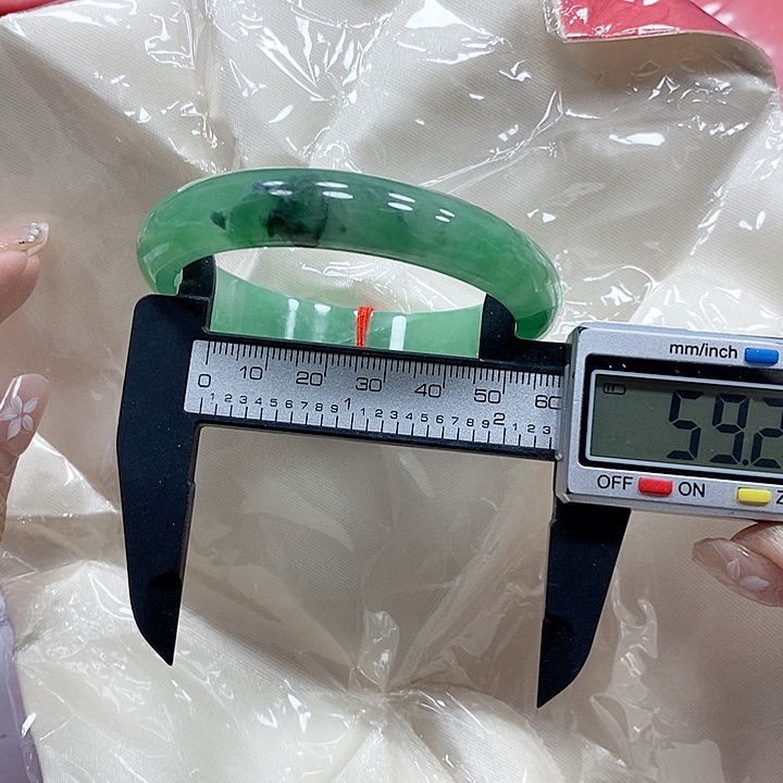 翡翠手镯未镶嵌215