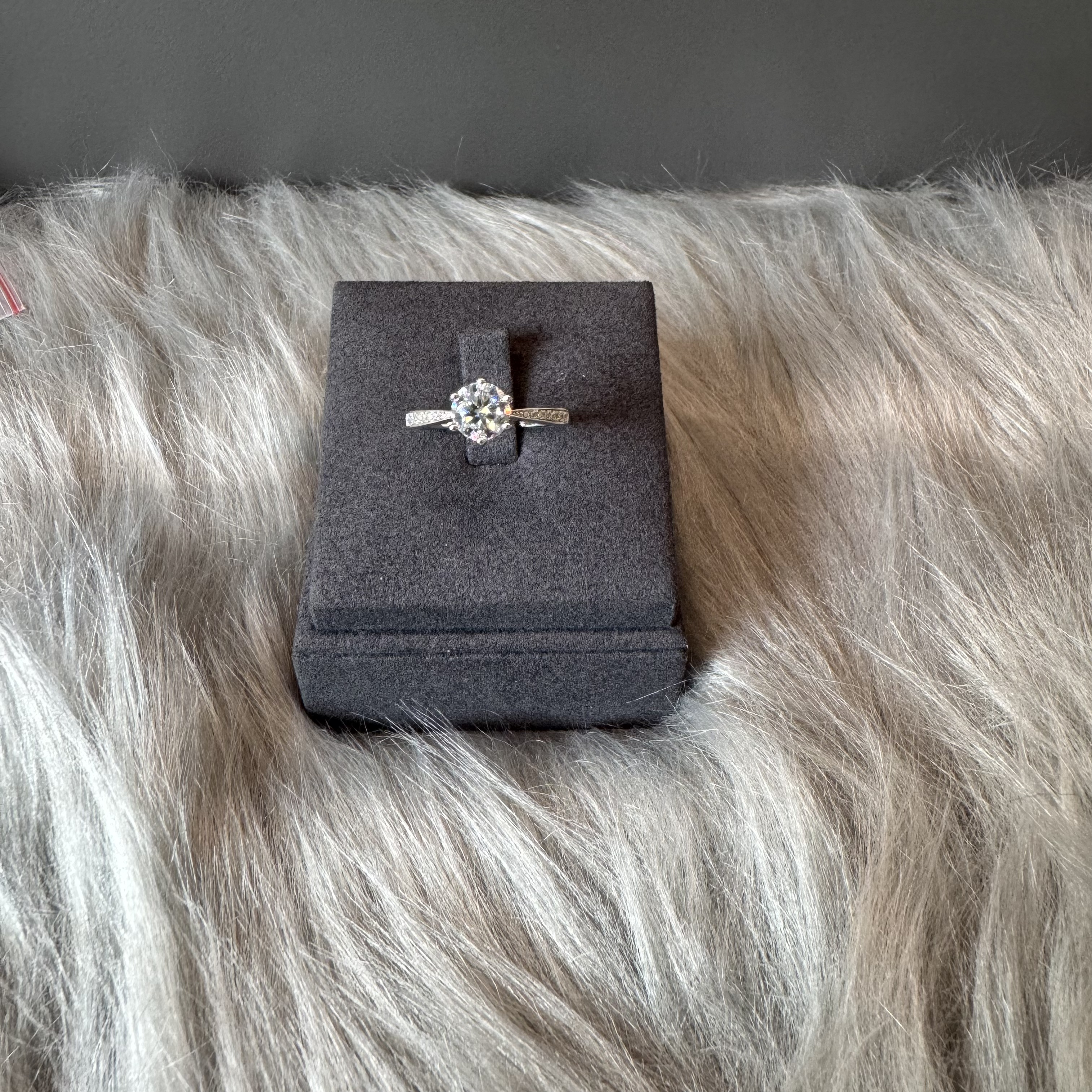 先检后发 【风尚珠宝】 周家小蛮腰一克拉天花板戒指.K