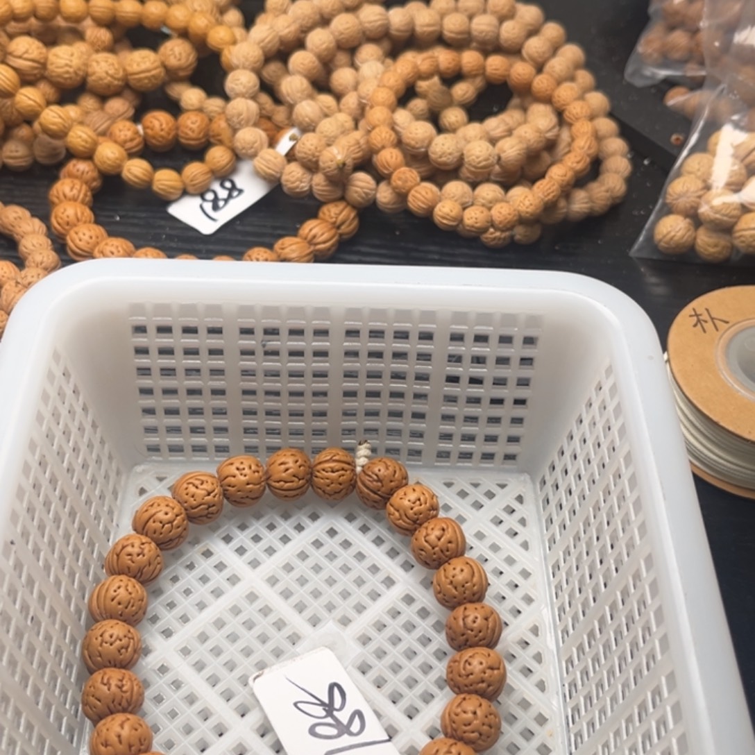 小***哥吊坠文玩核桃野生小桃核