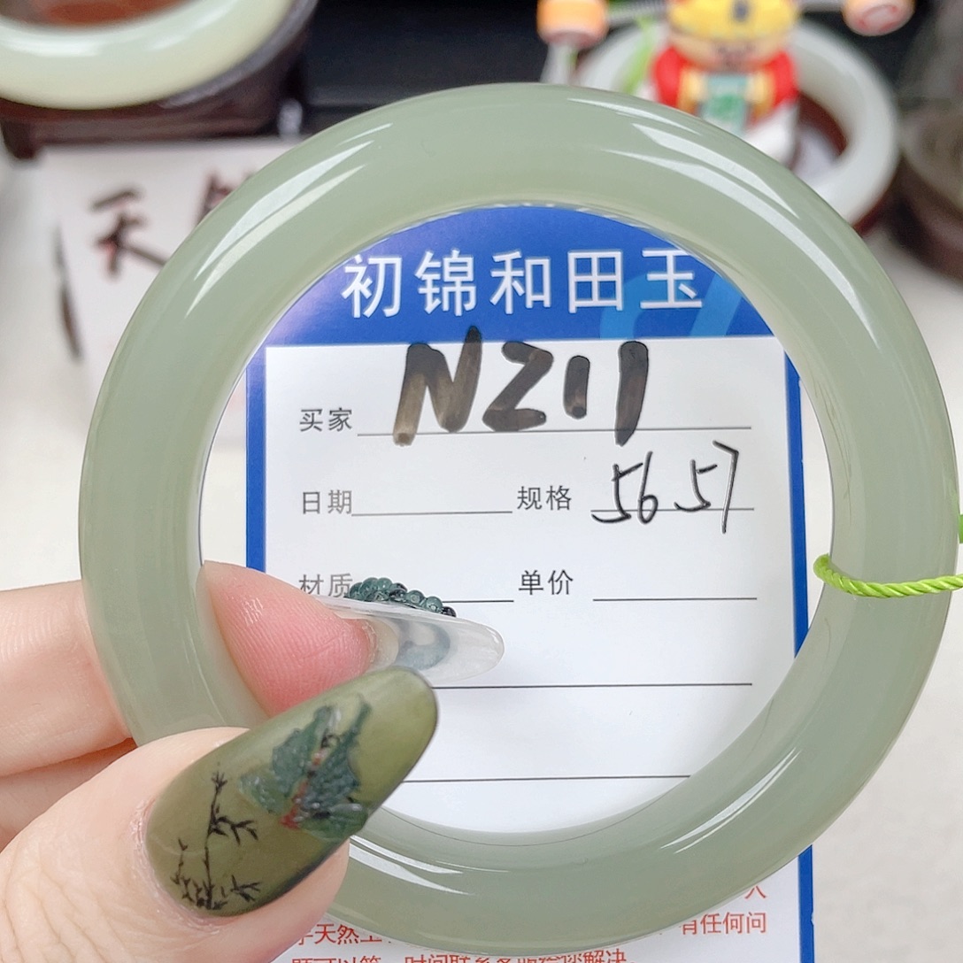 和田玉未镶嵌手镯