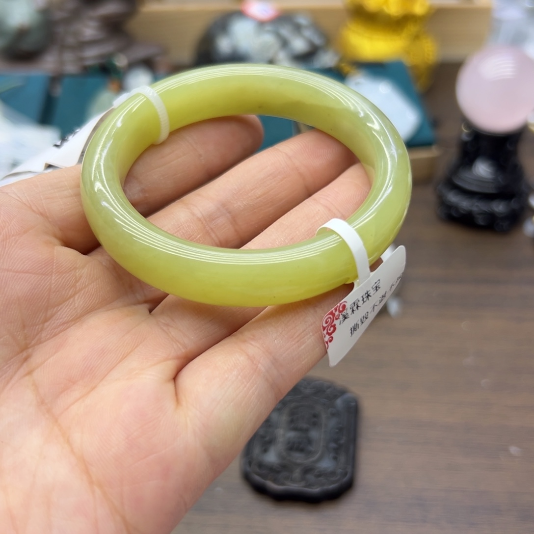 和田玉未镶嵌手镯53.3圈围37瑕