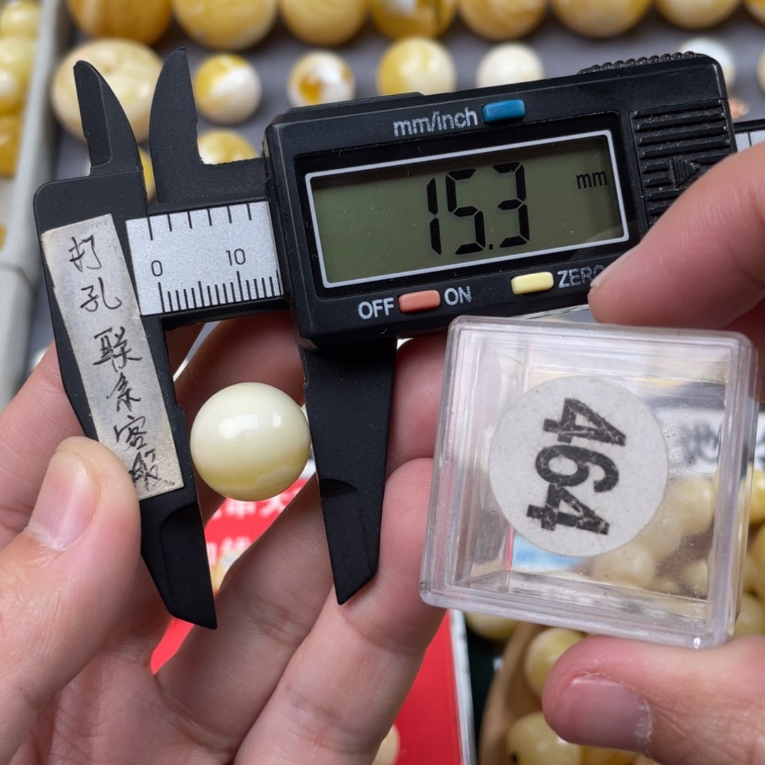 蜜蜡珠宝奇石未镶嵌