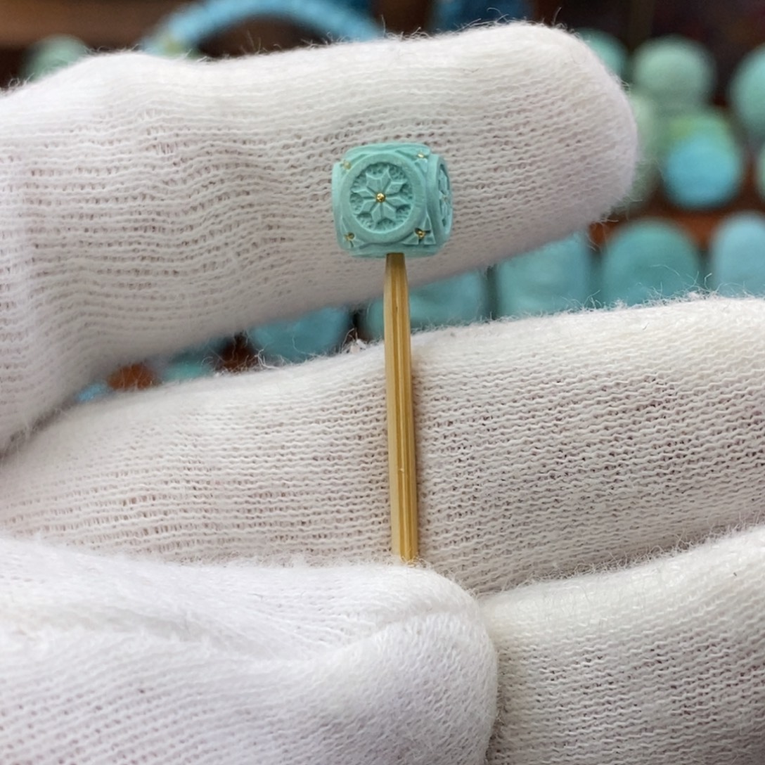 绿松石未镶嵌珠宝奇石