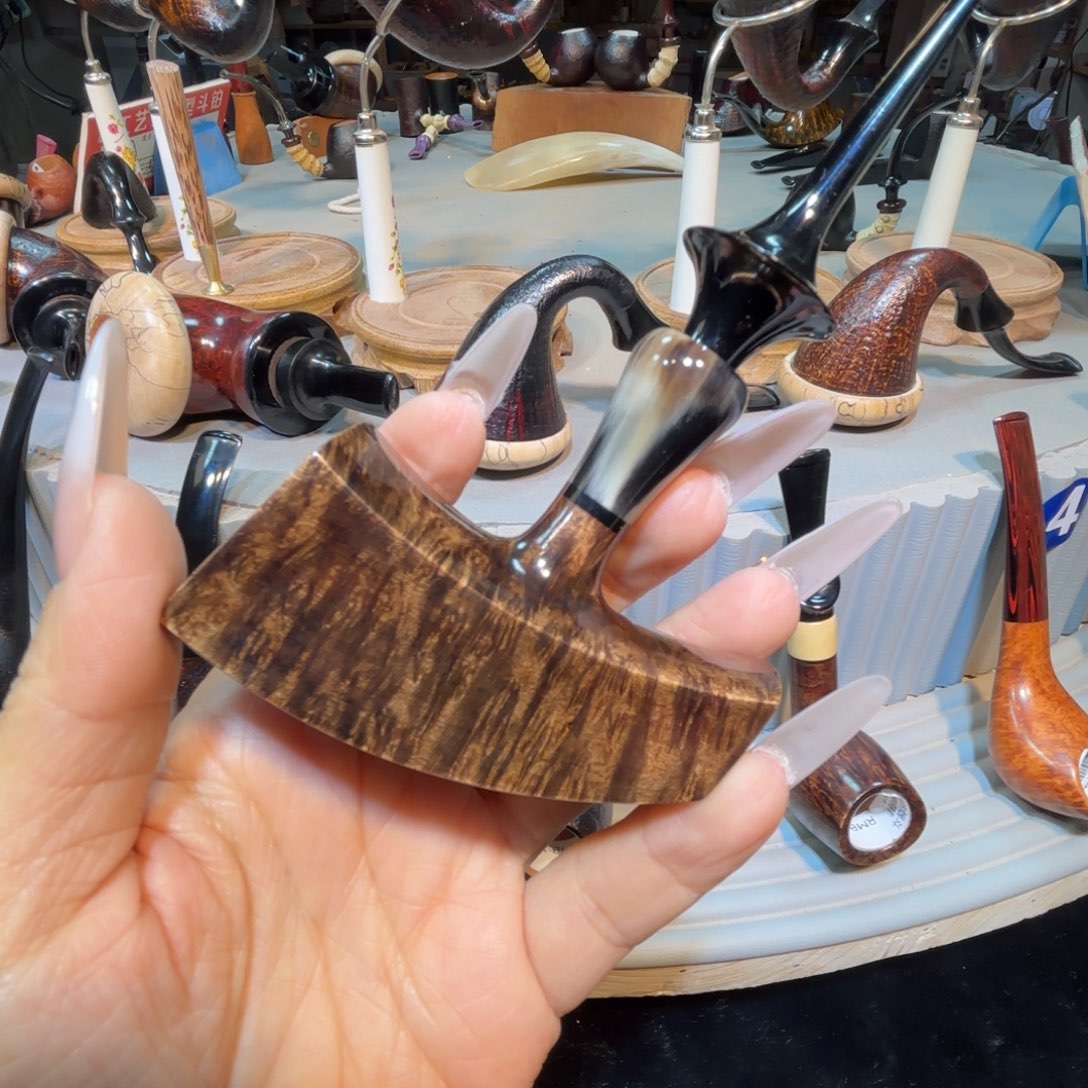 梦**逝焦耀烟斗一盾牌