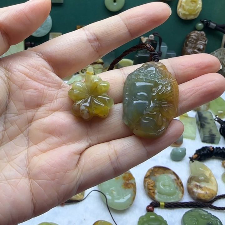 蛇纹石玉未镶嵌颈饰