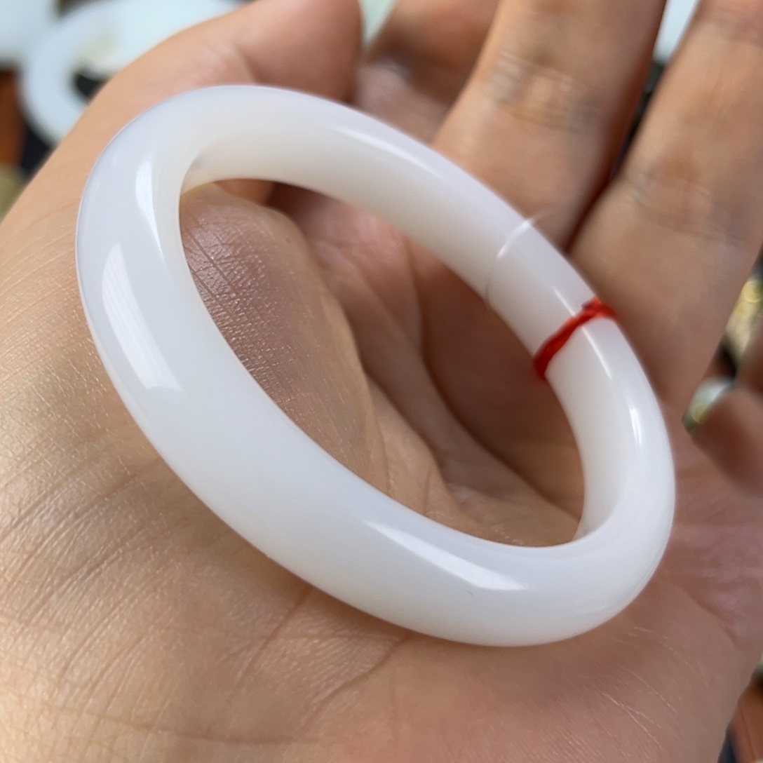 小***景和田玉未镶嵌手镯52.53有轻微包容