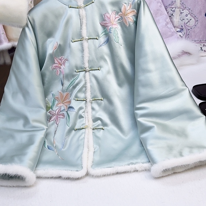 织绣真丝天青色棉服