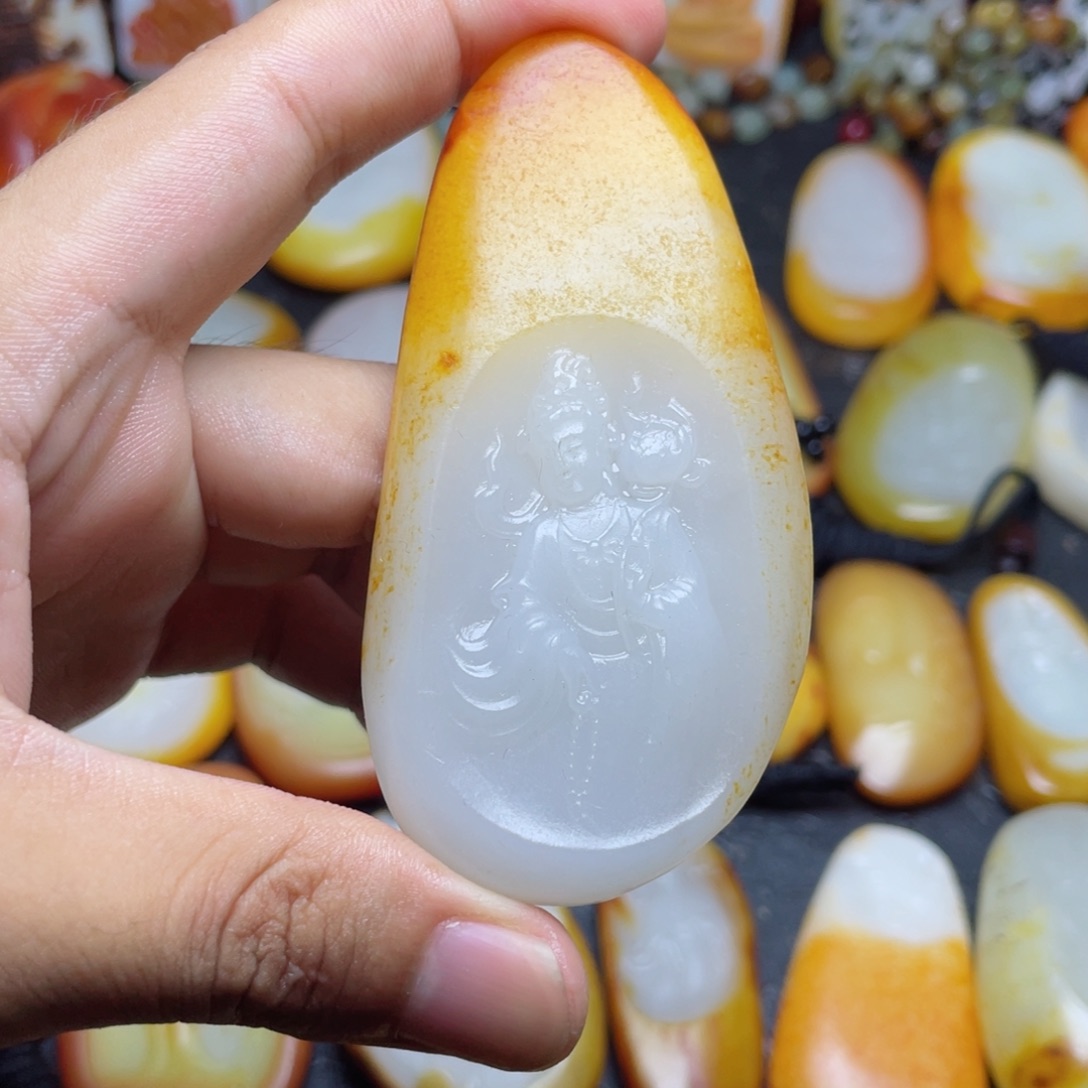 【闪购商品】和田玉未镶嵌颈饰小*哥