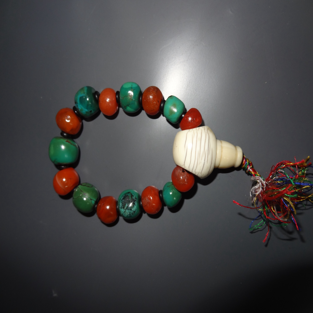 藏传甘南松搭配手串