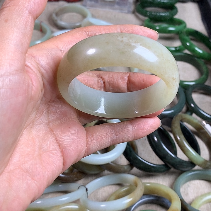 智***缘和田玉（糖玉）未镶嵌颈饰