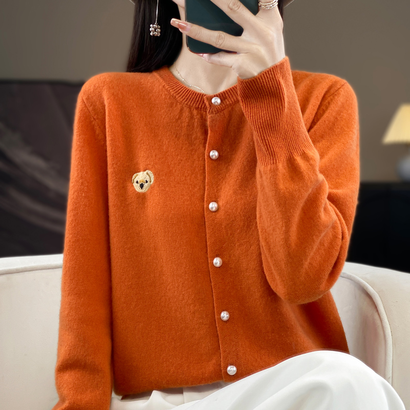 刺绣小熊刺绣春秋冬时尚针织衫毛针织衫圆领春秋宽松dmr547