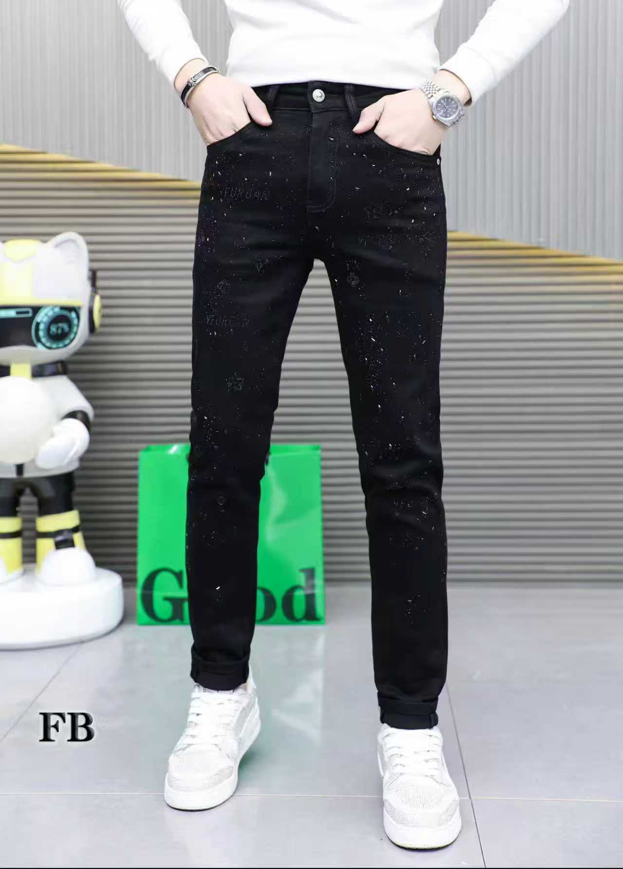 《绒洗牛仔》秋冬欧洲站黑色牛仔裤痞帅弹力潮流个性烫钻男士长裤