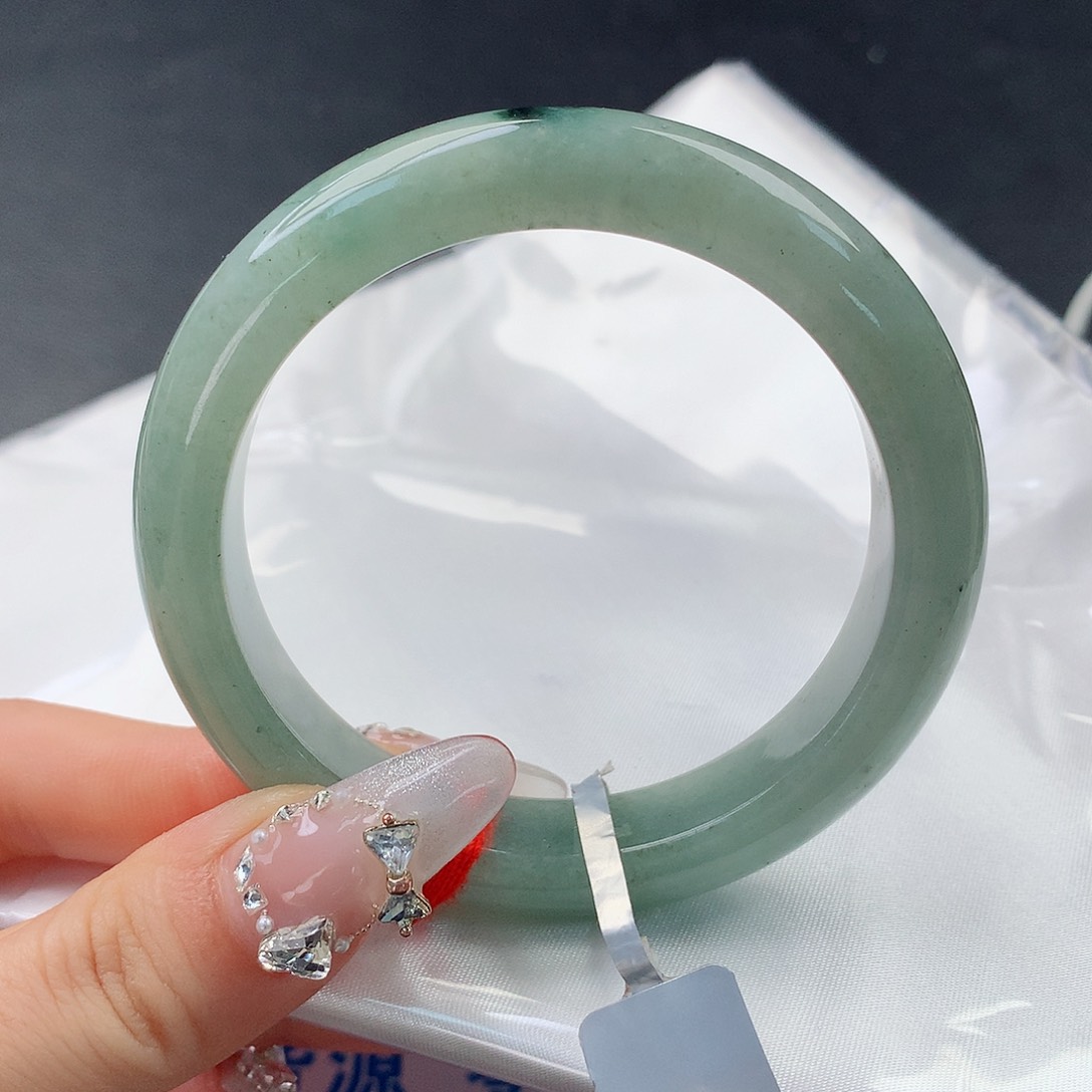 翡翠手镯未镶嵌24正56