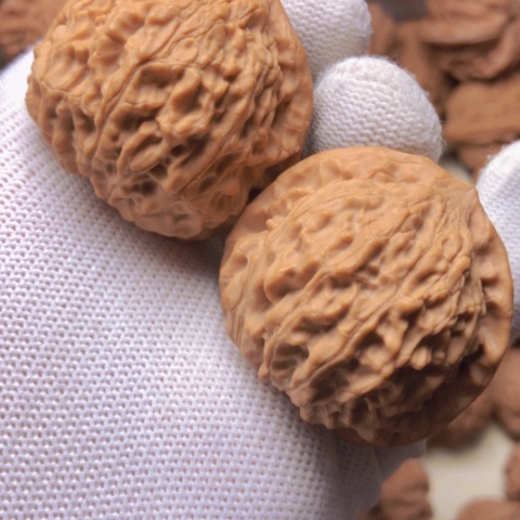 【闪购商品】桃核吊坠林**人金牛狮子头