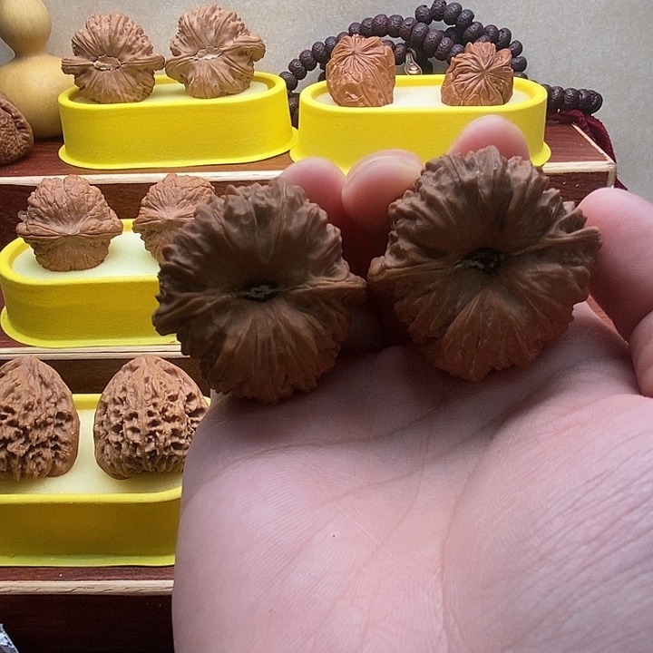 文玩核桃吊坠凹底