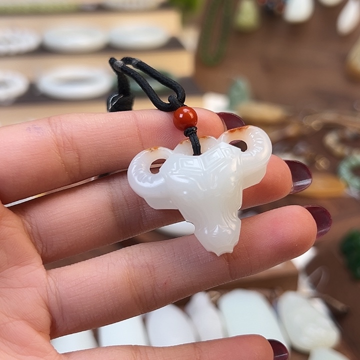 和田玉（糖玉）未镶嵌颈饰