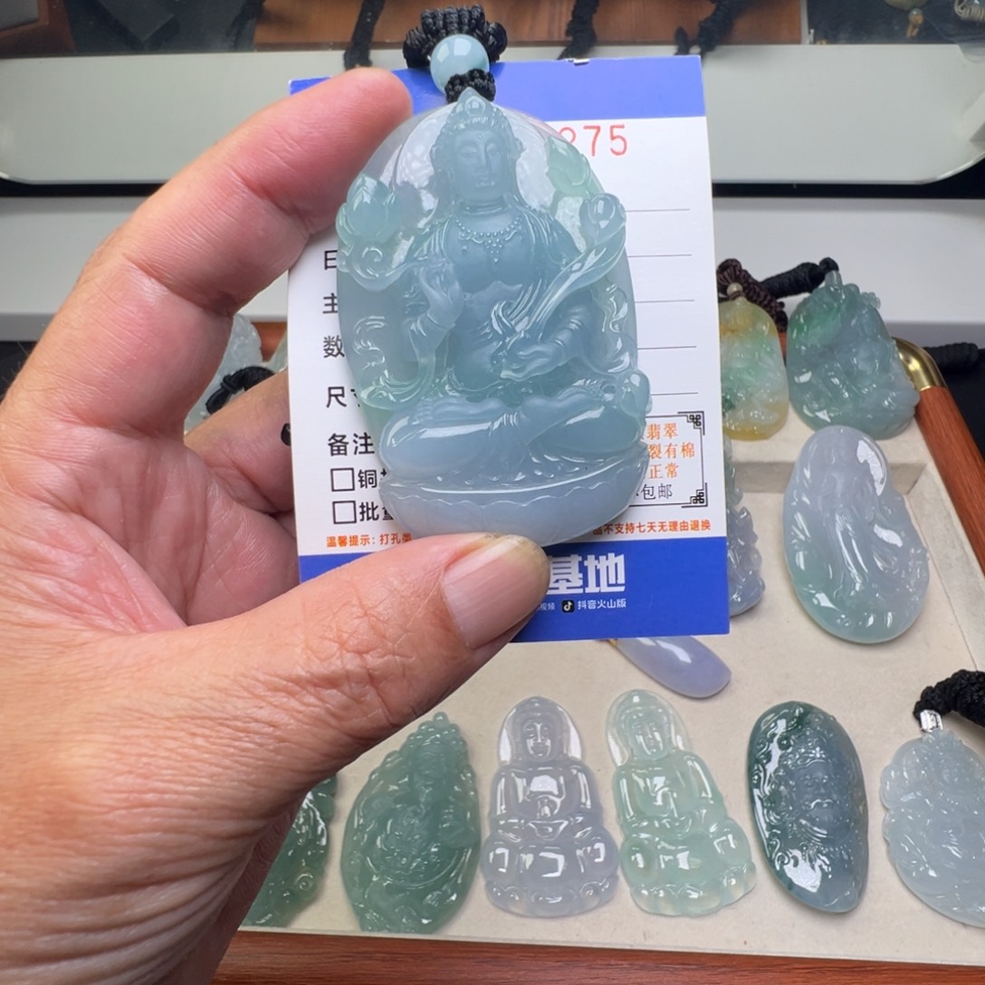 杜***克翡翠未镶嵌颈饰缅甸翡翠