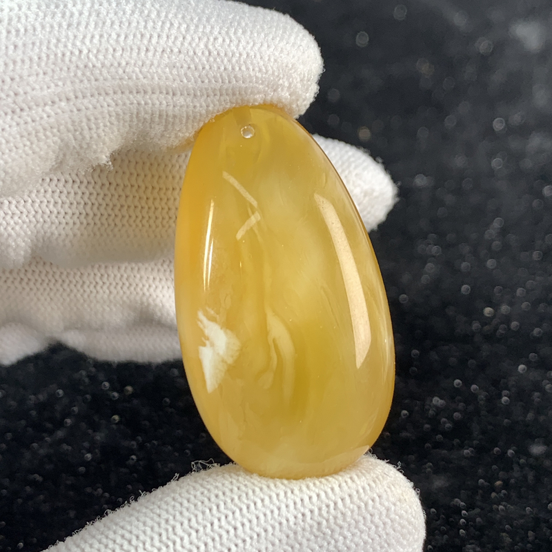 T1011保真原矿俄料尺寸43*23.7*14.7mm蜜蜡水滴牌子吊坠支持复检