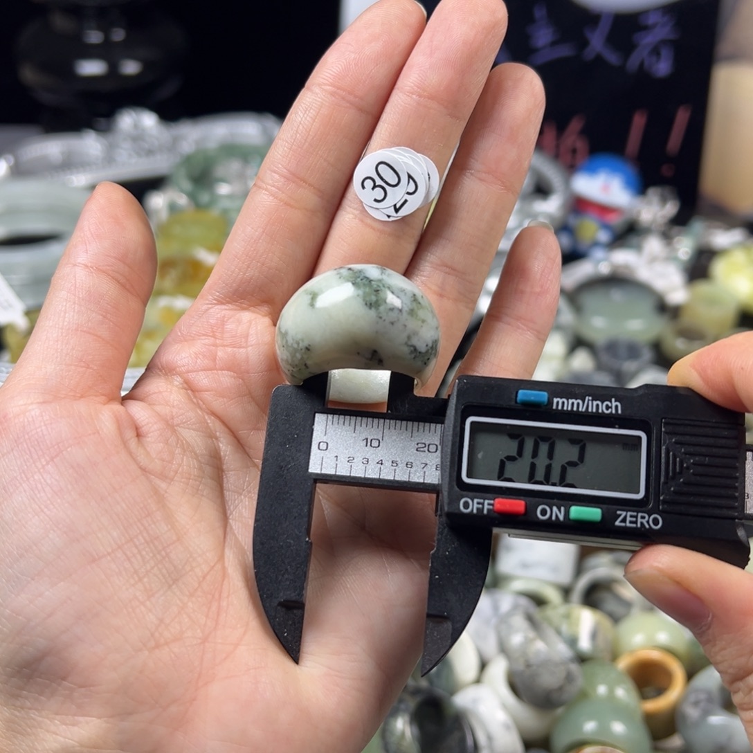 蛇纹石玉未镶嵌戒指