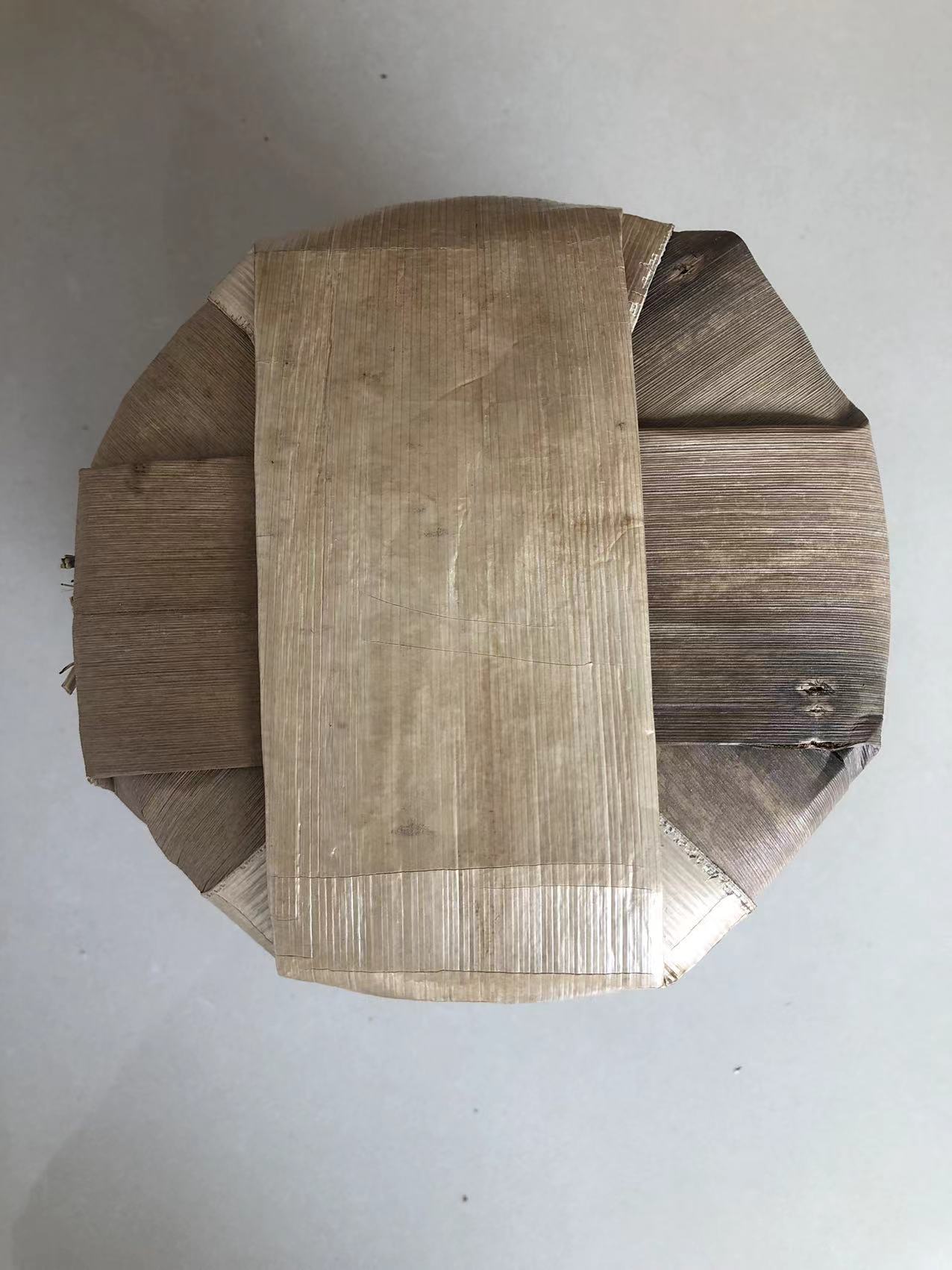 精选新品410号云南白茶紧压饼茶(357克*6饼，共2142克)TX