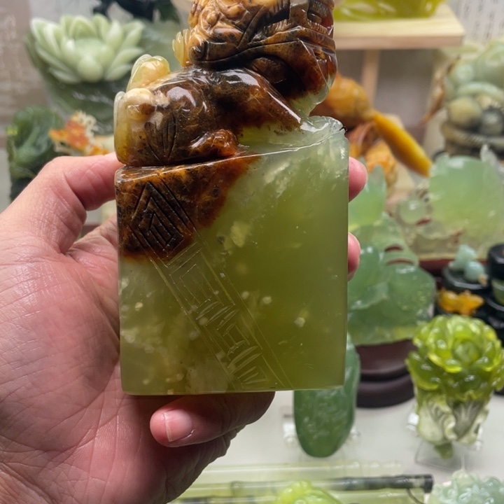 行***止蛇纹石玉未镶嵌四大名玉印章