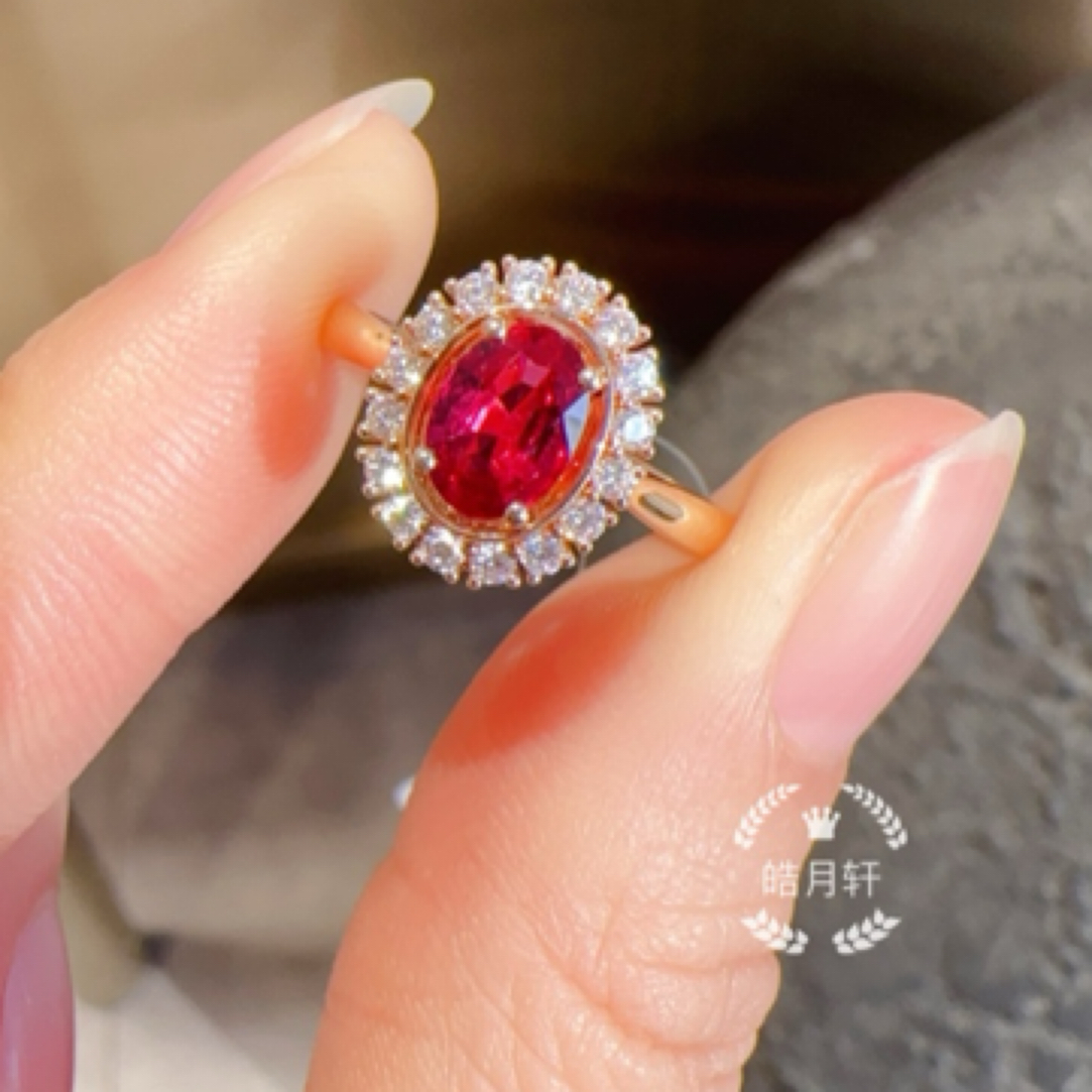 18k金镶嵌红宝石戒指 主石0.671克拉 钻石0.25克拉