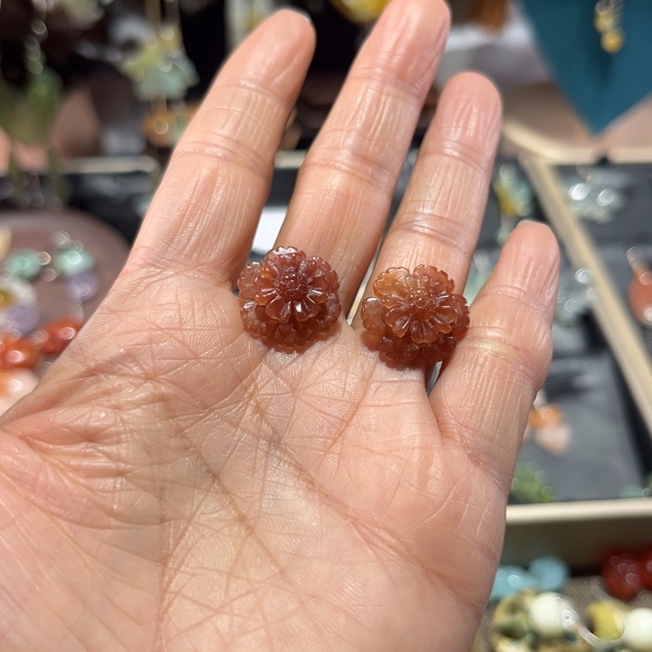 陈***美蛇纹石玉未镶嵌耳饰