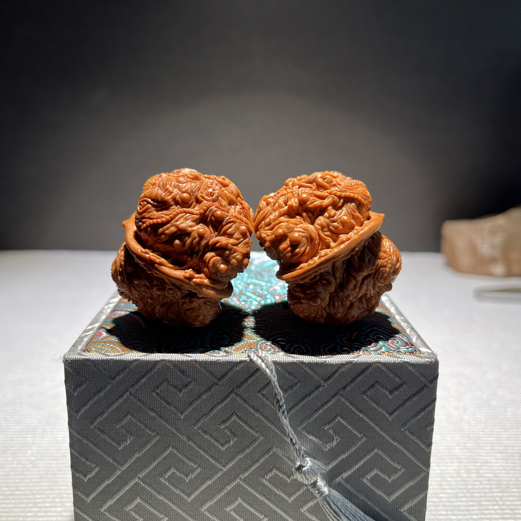 雕刻蛤蟆精品核桃一对
