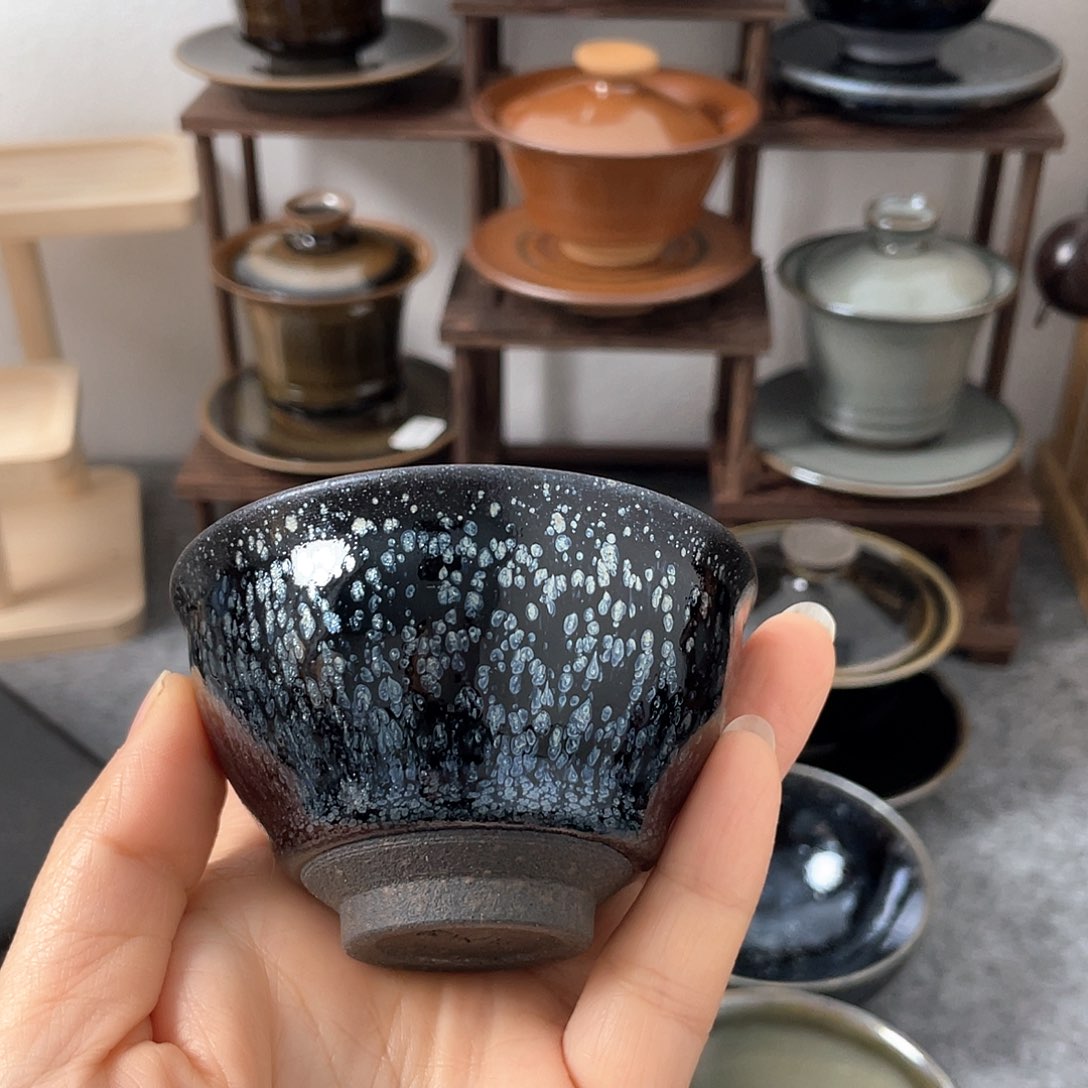 茶盏黑底银滴建盏