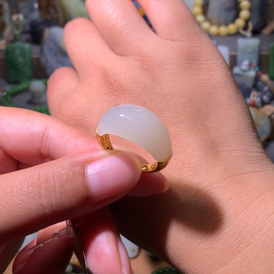 喜***6和田玉银S925镀金镶嵌颈饰